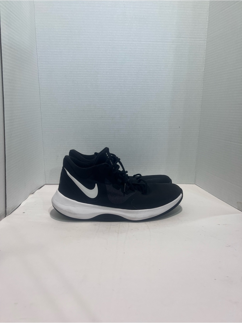 Nike Men’s Black and White Athletic Training Shoes